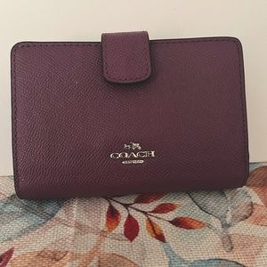 Coach medium corner zipped wallet.